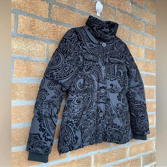 Desigual Medianoche Flocked Velvet NWT,
Puffer Jacket size small - Picture 4 of 16